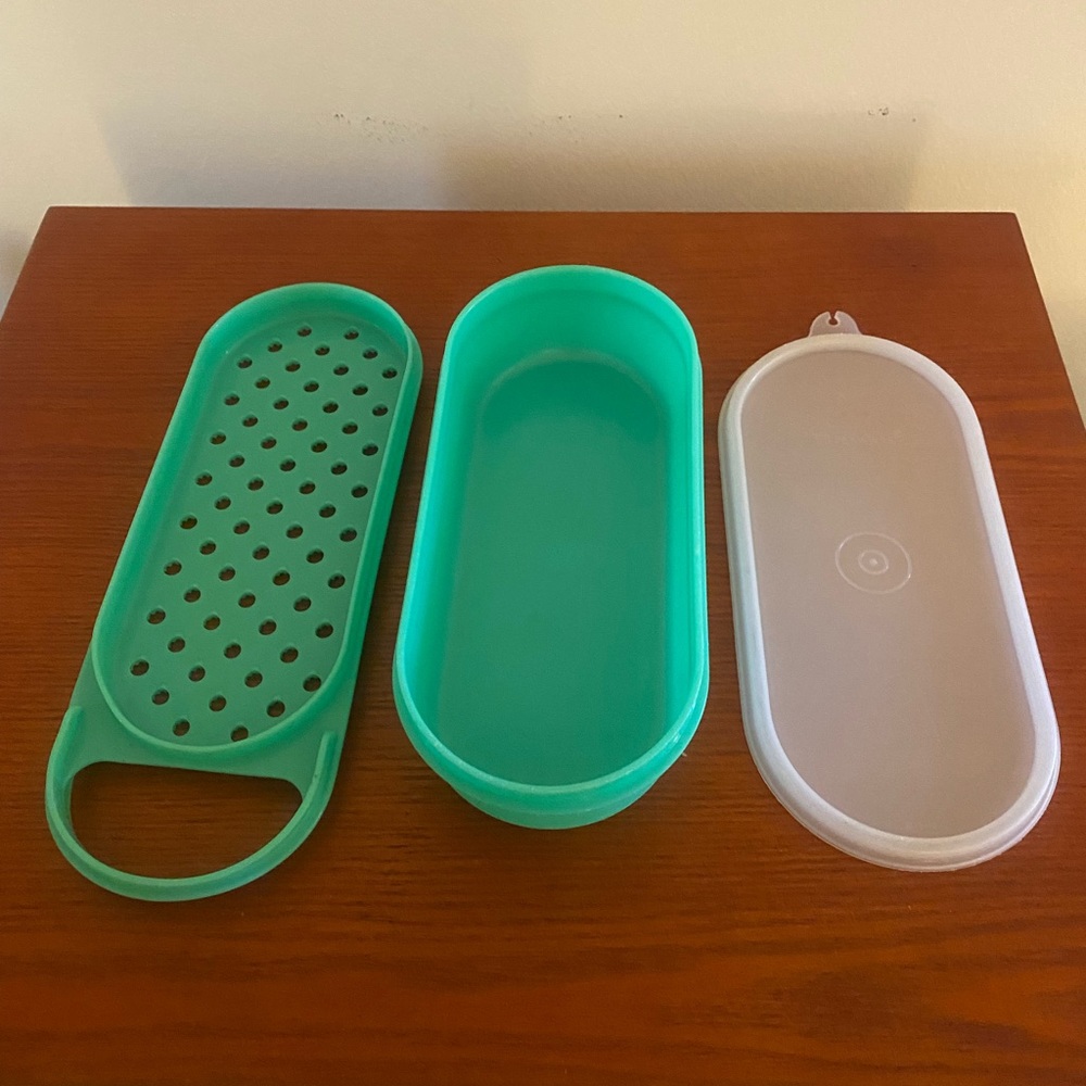 Tupperware Grater With Lid